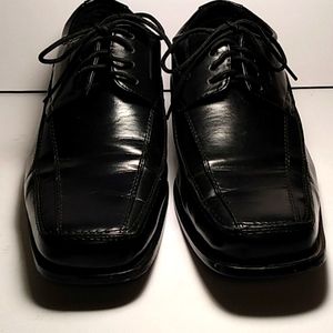 I'm selling men's dress shoes